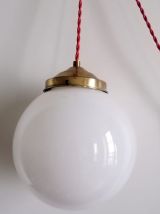 Suspension en opaline années 1950