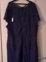 Robe Violine  T 50/52 Avec étiquette - Doublure.