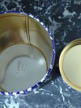 Boite en tôle bleue (décor floral)