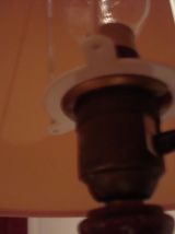 Lampadaire Vintage en bois avec tablette et abat jour 