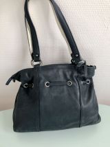 Sac à mains neuf en cuir de vachette, intérieur poches