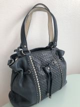 Sac à mains neuf en cuir de vachette, intérieur poches