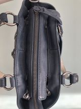 Sac à mains neuf en cuir de vachette, intérieur poches