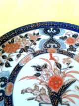 Assiette en porcelaine de  style Imari 