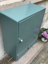 Armoire à pharmacie