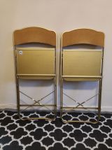 chaises pliantes en velours moutarde et métal doré