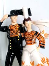 Couple de bigoudens dans le vent, par R.Micheau Vernez, Henr