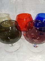 Série de verres à cognac colorés vintage