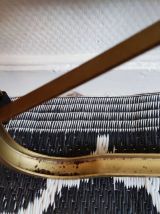 chaises pliantes en métal doré et velours moutarde