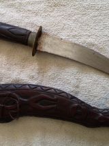 Couteau ethnique africain manche et étui sculpté bois 
