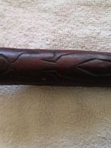 Couteau ethnique africain manche et étui sculpté bois 