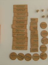 Boite de mise jetons publicitaires pernod apéritifs anisés 