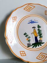 Assiette en faïence de Nevers 