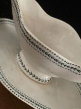 Saucière terre de fer porcelaine opaque de Gien.