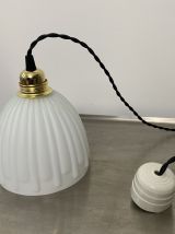 LOT 2 ANCIENNES SUSPENSIONS EN OPALINE  VINTAGE