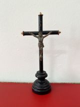 Crucifix ancien en bois noir 