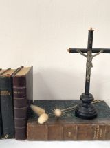 Crucifix ancien en bois noir 