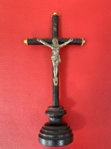 Crucifix ancien en bois noir 