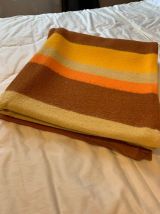 Couverture rétro vintage en laine marron, beige et orange à 