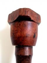 Grand mortier en bois sur pied 