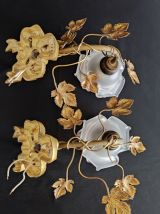 appliques murales fleurs dorées et violettes