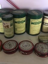 Lot de boîtes anciennes en métal publicitaires 