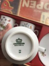 Tasses et sous tasses en porcelaine 