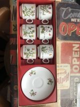 Tasses et sous tasses en porcelaine 