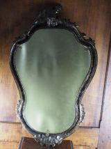 Grand miroir à coquille en résine dorée - style rocaille 