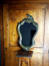 Grand miroir à coquille en résine dorée - style rocaille 