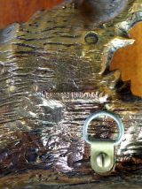 Grand miroir à coquille en résine dorée - style rocaille 