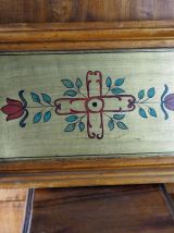 Plaque décorative en bois doré croix rouge et rose