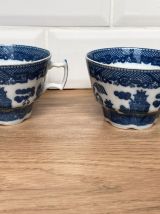 2 tasses en porcelaine fine