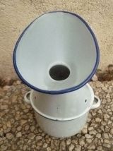 Inhalateur ancien émaillé VINTAGE blanc et bleu