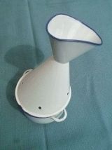 Inhalateur ancien émaillé VINTAGE blanc et bleu