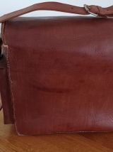 Sac en cuir marron, type sacoche de métier / cartable 