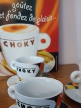 6 Tasses Choky avec pot à lait + une affiche publicitaire