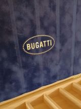 Boîte en bois estampillée BUGATTI