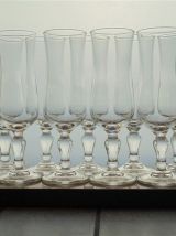 Série de 12 flûtes à champagne en verre