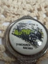 Cuillères souvenirs de divers endroits en Angleterre. -