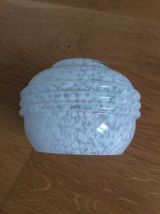 Globe abat-jour en verre soufflé moucheté blanc de Clichy