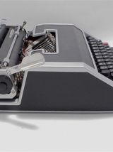 Machine à écrire Olivetti Lettera DL