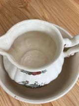 Petit broc et cuvette faïence