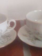 lot de deux tasses à café avec deux soucoupes en porcelaine