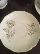 lot de deux tasses à café avec deux soucoupes en porcelaine