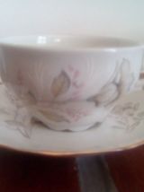 lot de deux tasses à café avec deux soucoupes en porcelaine