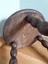Tabouret tripode en bois tourné façon bobine