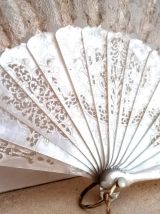 Eventail nacre et dentelle vers 1900 