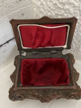 Boite à bijoux en régule antique