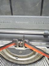Machine à écrire Underwood Universal